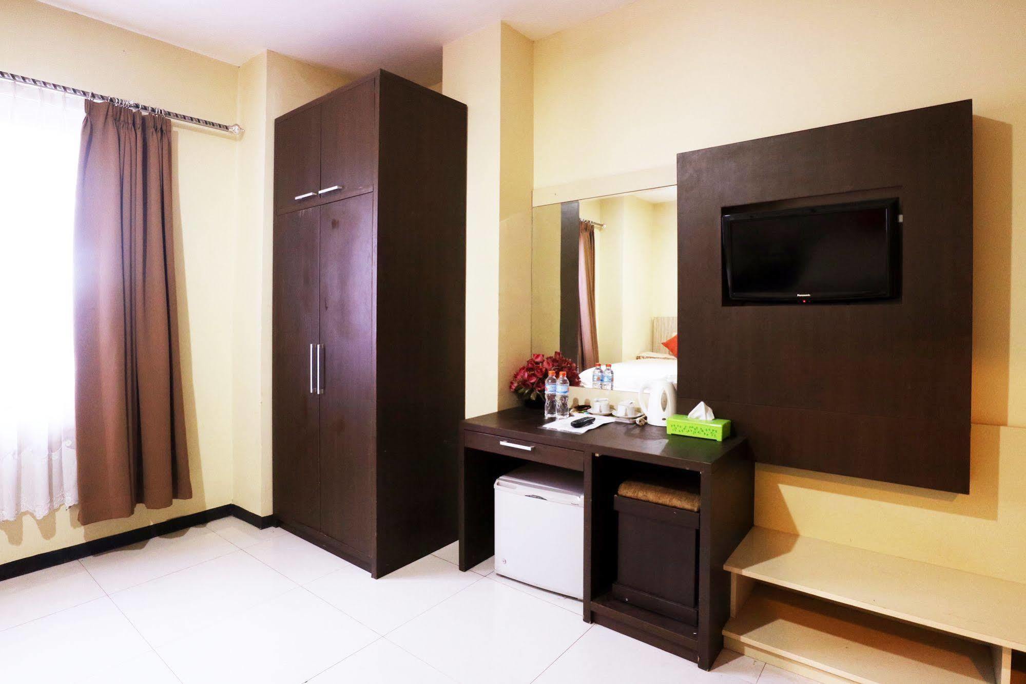 Agraha Andalas Hotel มากาซาร์ ภายนอก รูปภาพ