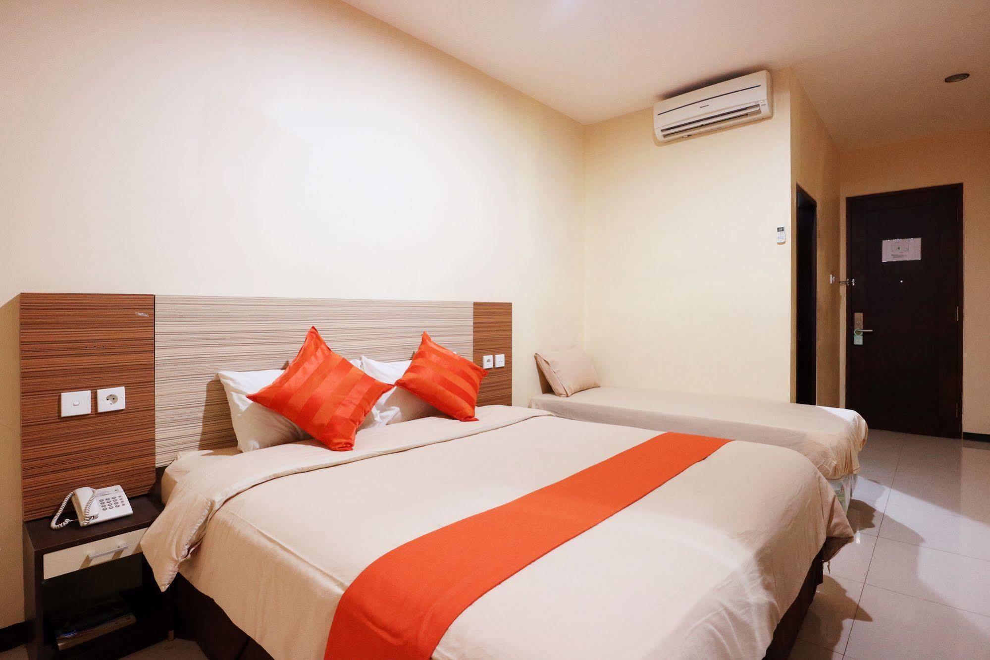 Agraha Andalas Hotel มากาซาร์ ภายนอก รูปภาพ