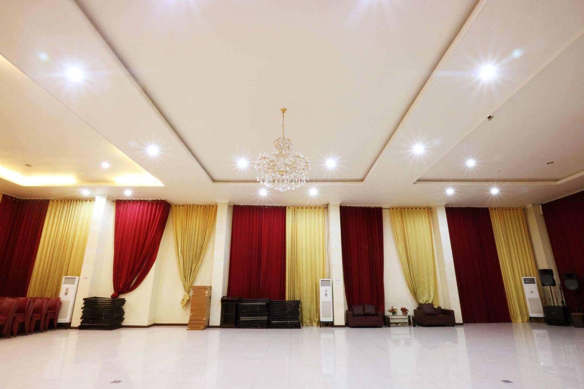 Agraha Andalas Hotel มากาซาร์ ภายนอก รูปภาพ