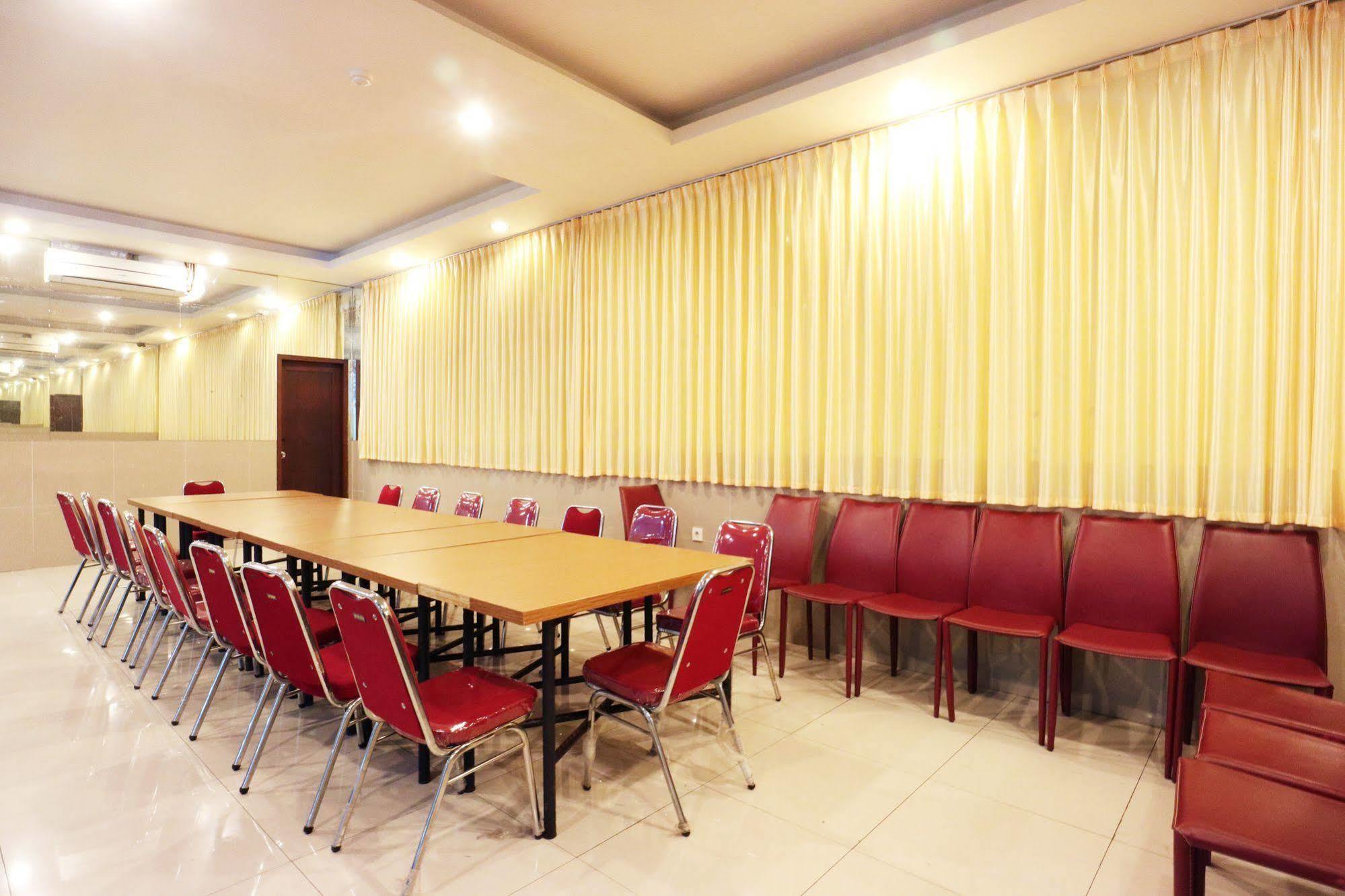 Agraha Andalas Hotel มากาซาร์ ภายนอก รูปภาพ