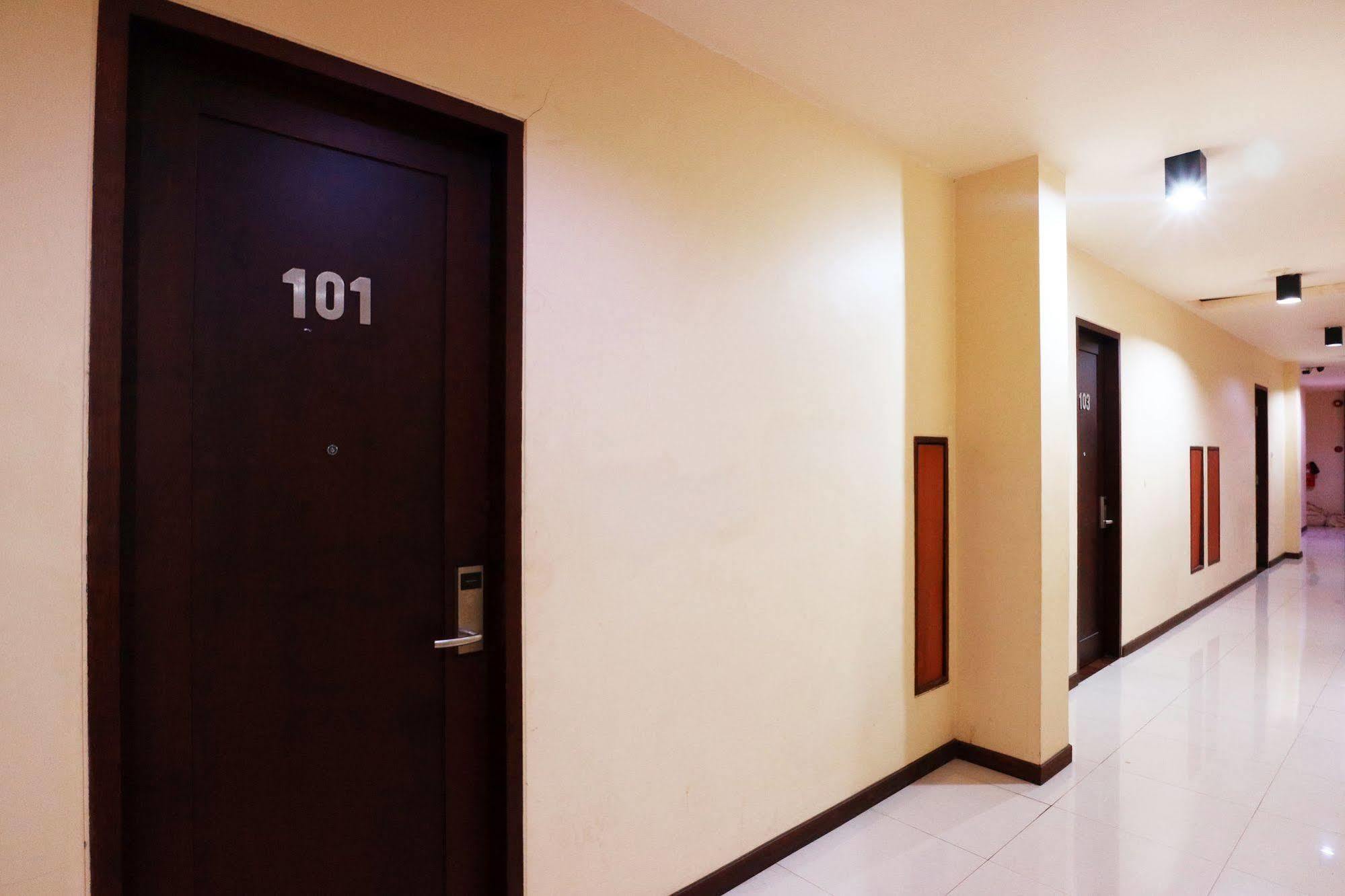 Agraha Andalas Hotel มากาซาร์ ภายนอก รูปภาพ